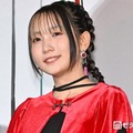 幾田りら、ミニスカ衣装から美脚際立つ ソロツアーオフショットに「スタイルいい」「眩しいくらいの透明感」の声 画像