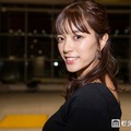 テレ朝・三谷紬アナ、令和ロマンのグッズ着こなした美脚コーデ＆3ショット公開「脚長い」「スタイル抜群」と絶賛の声 画像