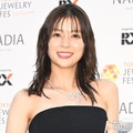 芳根京子、クロップドトップスで美ウエストチラリ「眼福すぎる」「見惚れるほど綺麗」と反響 画像