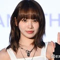 LE SSERAFIMチェウォン、デコルテライン映えるオフショルトップス姿に絶賛の声「見惚れる美しさ」「ビジュアル最強」 画像