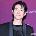 ディーン・フジオカ、ラメ輝くブラックコーデでオレンジカーペット登場【クランチロール・アニメアワード2026】 画像