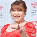 りんごちゃん、ミニスカコーデで美脚スラリ「理想の体型」「スタイル抜群」の声 画像