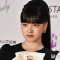 IVEリズ、ノースリミニワンピ姿に「お人形さんみたい」「肩のラインが美しすぎる」の声 画像
