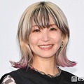 LiSA、美脚際立つミニワンピショット公開「スタイル良すぎ」「片足だけ網ソックスのセンス最高」と反響 画像