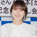 元乃木坂46高山一実、ノースリワンピでユニバ満喫「肌の透明感すごい」「カチューシャ似合う」の声 画像