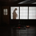 何かがいる「ホラーにふれる展 -映画美術の世界-」