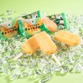 ファミマ、メロン果汁21％の濃厚アイスが今年も登場 夕張＆富良野の恵みを贅沢に配合 画像