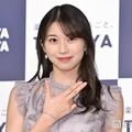 卒業発表のモー娘。牧野真莉愛、新庄剛志監督の顔プリントTシャツ×美脚際立つミニスカ姿で球場ショット「日ハム愛溢れてる」「隠しきれないアイドルオーラ」 画像