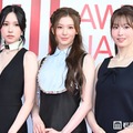 【MAJ2026】MISAMO、レッドカーペットに登場 ミニ丈＆胸元ざっくりドレスで抜群スタイル 画像