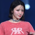 FRUITS ZIPPER鎮西寿々歌、ミニT×ミニスカにフリルレイヤード 甘辛ミックスコーデで魅せる【オキコレ2026】 画像