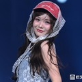 CUTIE STREET古澤里紗、ショート丈デニムビスチェ×レーススタイル「おしゃれすぎ」「透明感すごい」の声【オキコレ2026】 画像