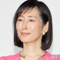 木村多江、父親に抱っこされた幼少期ショット公開「目元がそっくり」「お父様かっこいい」 画像