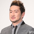 中村獅童、長男・陽喜くんの楽屋で次男・陽喜くんの躍動感たっぷりショット公開「ジャンプ力凄すぎる」「お兄ちゃんびっくりしてて可愛い」 画像