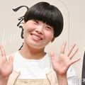 ガンバレルーヤまひる、網タイツ×ミニワンピ「魔女の宅急便」コスプレに反響「クオリティ高い」「似合ってる」 画像