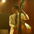 ウッドベース:須川崇志/『SUKIYAKI 上を向いて歩こう』© 2026 映画「SUKIYAKI 上を向いて歩こう」製作委員会