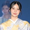小林由依、上品なイエロー×グレー浴衣姿 リボンの帯がアクセント【TGC新潟2026】 画像