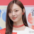 梅澤美波、オフショルウエディングドレス姿公開「デコルテが本当に綺麗」「見惚れるほどスタイル」の声 画像