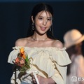 “令和の峰不二子”阿部なつき、タンクトップ姿で美ボディ披露「ウエストのラインが綺麗すぎる」「スタイル抜群！」 画像
