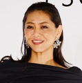 前田典子、圧巻美脚際立つショーパンコーデに絶賛の声「脚の長さが異次元」「大人カジュアル素敵」 画像