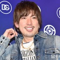 本郷杏奈「最近パパっ子」夫・EXITりんたろー。＆2歳息子の親子ショット公開「お寿司屋さんかな？」「パパの顔になってて素敵」と反響 画像