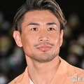 魔裟斗「気分はターザン」親子筋肉ショット公開「パパが最強すぎる」「2人とも筋肉凄い」の声 画像