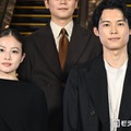 SixTONES松村北斗・今田美桜、東野圭吾さんを追悼「自分にとってすごく救いだった」【白鳥とコウモリ】 画像