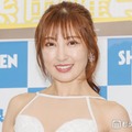 熊田曜子、ワンピース姿で大胆美脚見せ「攻めてる」「セクシーすぎる」と反響 画像