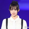 “2児のシンママ”藤咲凪、美ボディ＆美脚際立つビーチショットに反響「美しすぎるママ」「透明感がすごい」の声 画像