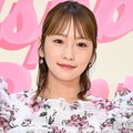 川栄李奈、子供達とのお出かけショット 黒ノースリセットアップ姿に「おてての写り込みが可愛らしい」「スタイル良すぎ」の声 画像