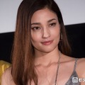 黒木メイサ、圧巻美脚際立つショーパンブラックコーデに絶賛の声「オーラがすごい」「憧れのスタイル」 画像