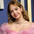 BLACKPINKリサ、水着ショットで抜群スタイル披露「脚の長さバグってる」「絵画みたい」と絶賛の声 画像