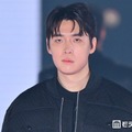 「脱出おひとり島」出演の“イケメンカフェ経営者”キム・ジョンス、オールブラックコーデでランウェイ闊歩 日本イベントで存在感放つ【関コレ2026A/W】 画像