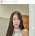 “身長170cm”美人気象予報士、オフショル×ショート丈ボトムスで森林浴「引き締まった綺麗な脚」「脚長すぎてスタイル抜群」 画像