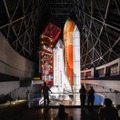 宇宙船エンデバーが“発射ポーズ”で恒久展示 米カリフォルニアに「サミュエル・オシン航空宇宙センター」11月開館へ 画像