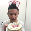 オモロー山下、57歳で第1子男児誕生 妻は22歳下「成人を迎えるころ恐ろしいことに僕は75歳」 画像