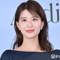 日テレ郡司恭子アナ「バタバタしている朝の味方」大胆背中開きトップス姿に反響「透き通るような美肌」「綺麗めカジュアル参考にしたい」 画像