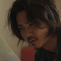 『見えない娘 THE INVISIBLES』フェリーの中で真剣に地図と向き合う学