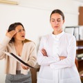 「偉そう」「怒ってる？」よかれと思った行動が誤解を招く…⁉ 5000人を見てきた専門家が語る「評価されない人」の共通点 画像
