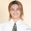 Aぇ! group小島健、裸のままソファで3時間寝落ち 小田切ヒロ＆レインボー池田直人から“美容の洗礼” 画像