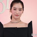 「虎に翼」片岡凜、ミニキャミワンピで美脚スラリ「お父さん譲りのスタイル」「頭身バランスが神」と反響 画像