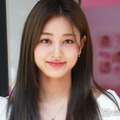TWICEジヒョ、美脚全開のブラックコーデ披露「スタイル抜群で見惚れる」「圧倒的な脚の長さ」と反響 画像