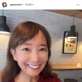 有名歌手、幼少期の写真公開「ずっと可愛いですね」「クリンクリンの目に吸い込まれそう」の声 画像