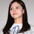 乃木坂46金川紗耶、肩出し純白ワンピ姿公開「ウエディングドレスみたい」「笑顔全開で可愛い」とファン絶賛 画像