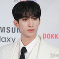 SEVENTEENドギョム、丸刈り姿に反響「新鮮」「頭の形まで綺麗」 画像
