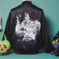 ショルダーバッグ 2WAY 各6,900円/ ブルゾン 16,000円/ マルチポシェット 4,500円/© Disney