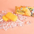 ファミマル人気アイスバーに「とろける食感 ぎゅっとみかん」登場 果汁67％使用で濃厚な味わい 画像