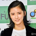 藤井萩花、双子とディズニー満喫ショット公開「どこを切り取っても絵になる」「靴下も髪型もおしゃれ」 画像