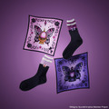 スマホ拭きハンカチ(まどか柄/ほむら柄)各1,430円(税込)靴下クルー丈(まどか柄/ほむら柄)各2,530円(税込)/©Magica Quartet/Aniplex,Madoka Project