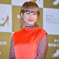 2拠点生活のIMALU「今とほぼ変わらない幼少期」現在の姿と並べて公開「昔から可愛い」「面影ありすぎ」の声 画像
