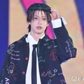 BUDDiiS小川史記、キャスケット×ピンクパンツが可愛い 不意打ち投げキスに「ハート射止められた」「破壊力すごい」の声【ガルアワ2026A/W】 画像